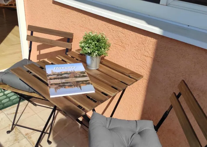 Zazie With Free Parking